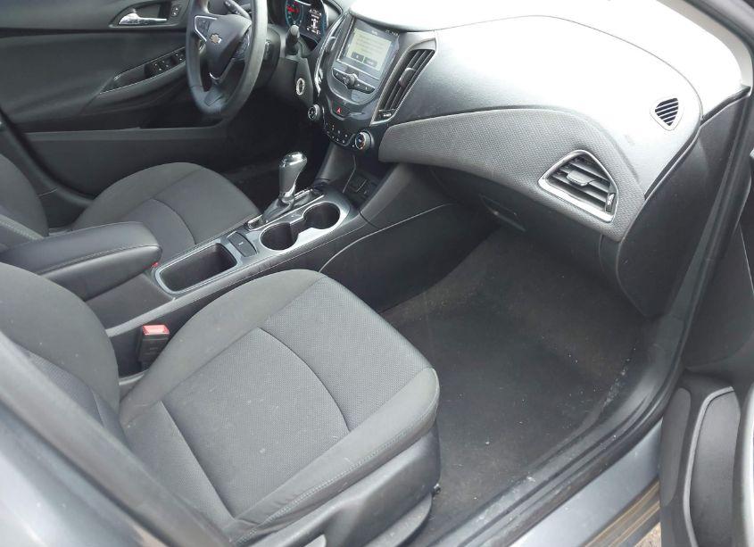 Photo 5 of 2018 Chevrolet Cruze LT AUTO (VIN 1G1BE5SM7J7125943)