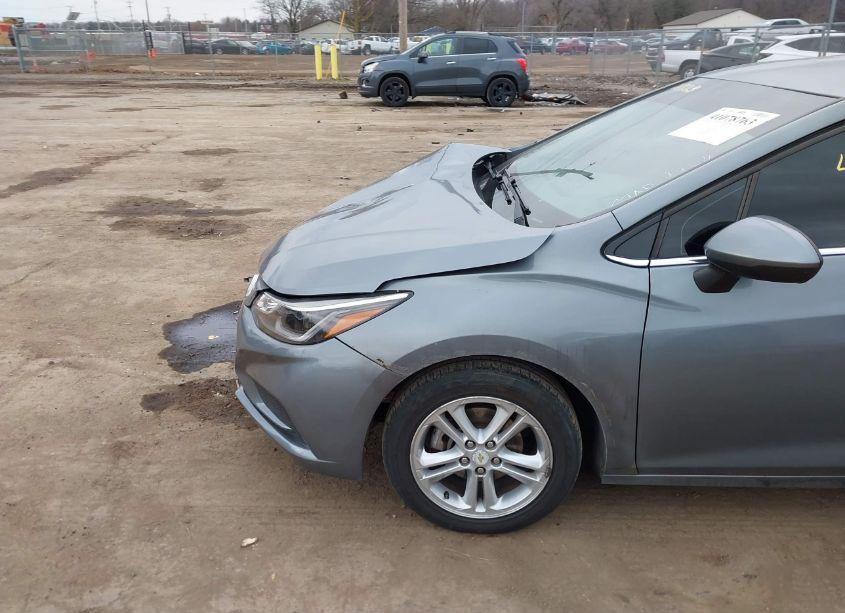 Photo 6 of 2018 Chevrolet Cruze LT AUTO (VIN 1G1BE5SM7J7125943)