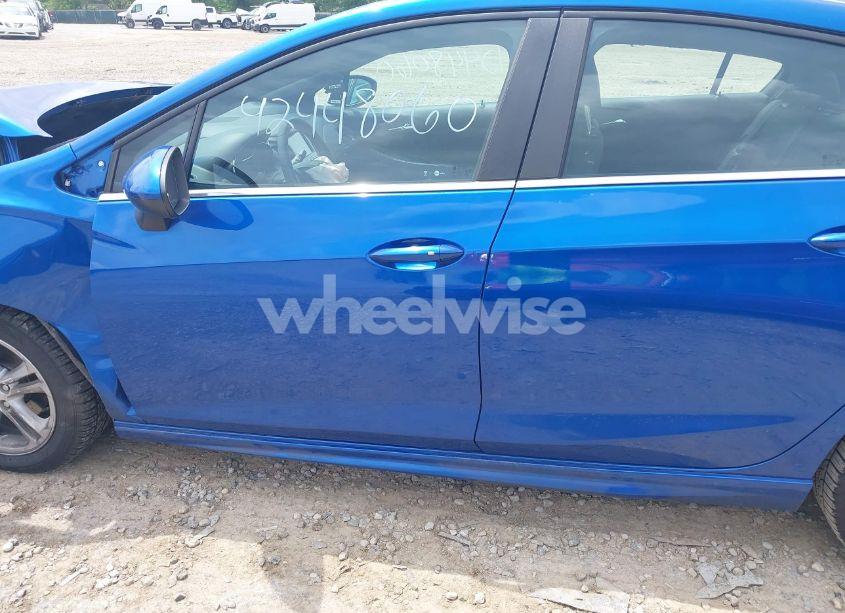 Photo 14 of 2018 Chevrolet Cruze LT AUTO (VIN 1G1BE5SM7J7131578)