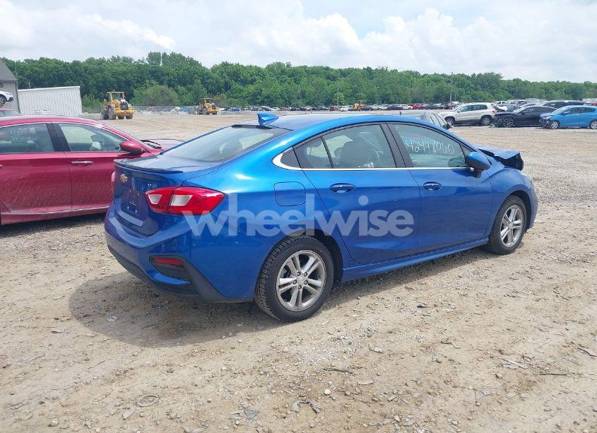 Photo 4 of 2018 Chevrolet Cruze LT AUTO (VIN 1G1BE5SM7J7131578)