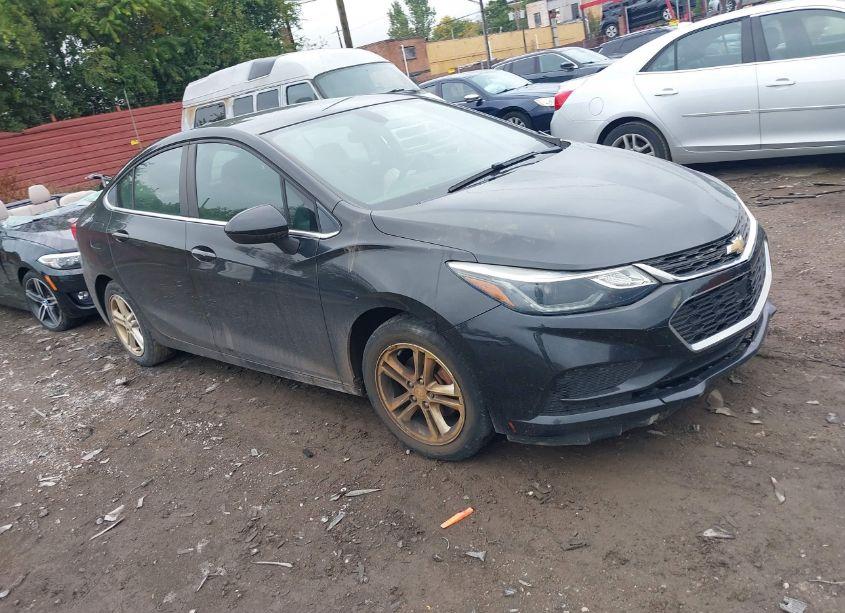 2018 Chevrolet Cruze LT AUTO (VIN 1G1BE5SM7J7135601) main photo