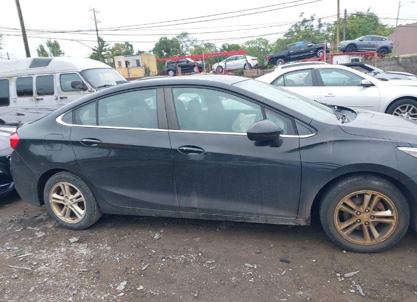 Photo 13 of 2018 Chevrolet Cruze LT AUTO (VIN 1G1BE5SM7J7135601)