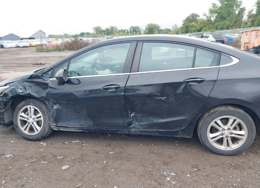 Photo 14 of 2018 Chevrolet Cruze LT AUTO (VIN 1G1BE5SM7J7135601)