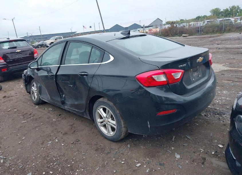 Photo 3 of 2018 Chevrolet Cruze LT AUTO (VIN 1G1BE5SM7J7135601)