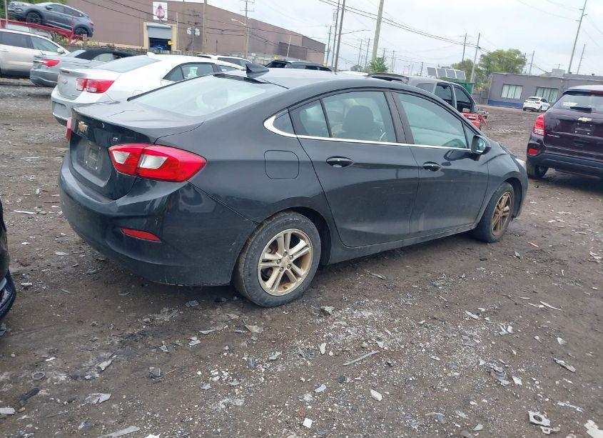 Photo 4 of 2018 Chevrolet Cruze LT AUTO (VIN 1G1BE5SM7J7135601)