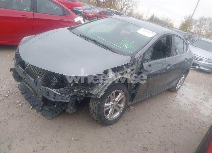 Photo 2 of 2018 Chevrolet Cruze LT AUTO (VIN 1G1BE5SM7J7149773)