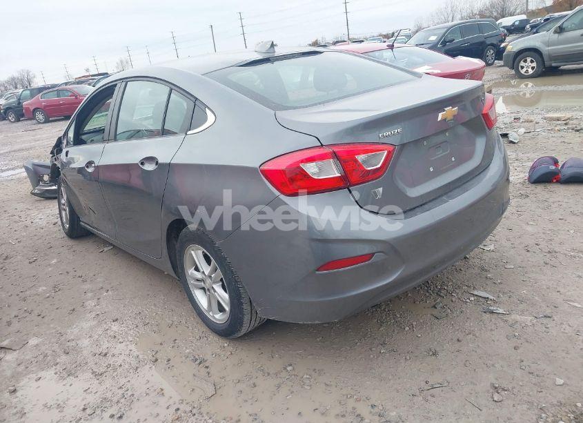 Photo 3 of 2018 Chevrolet Cruze LT AUTO (VIN 1G1BE5SM7J7149773)