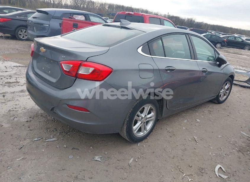 Photo 4 of 2018 Chevrolet Cruze LT AUTO (VIN 1G1BE5SM7J7149773)