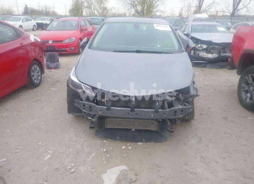 Photo 6 of 2018 Chevrolet Cruze LT AUTO (VIN 1G1BE5SM7J7149773)