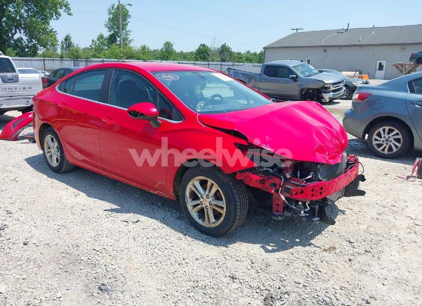 2018 Chevrolet Cruze LT AUTO (VIN 1G1BE5SM7J7165214) main photo