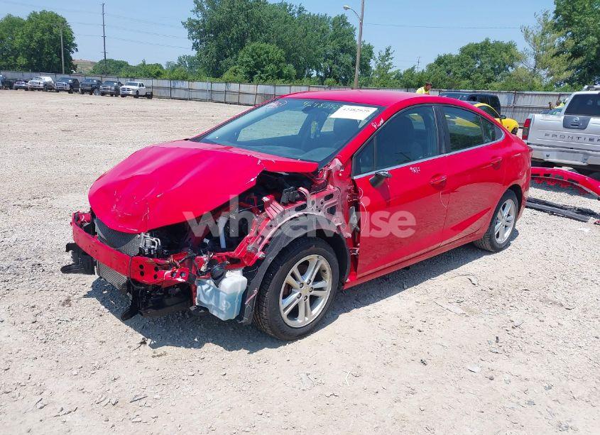 Photo 2 of 2018 Chevrolet Cruze LT AUTO (VIN 1G1BE5SM7J7165214)