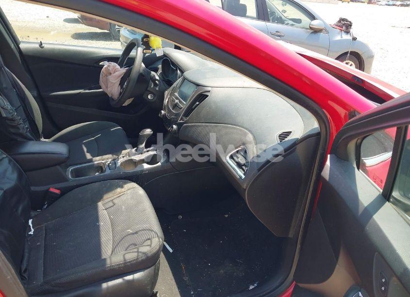 Photo 5 of 2018 Chevrolet Cruze LT AUTO (VIN 1G1BE5SM7J7165214)