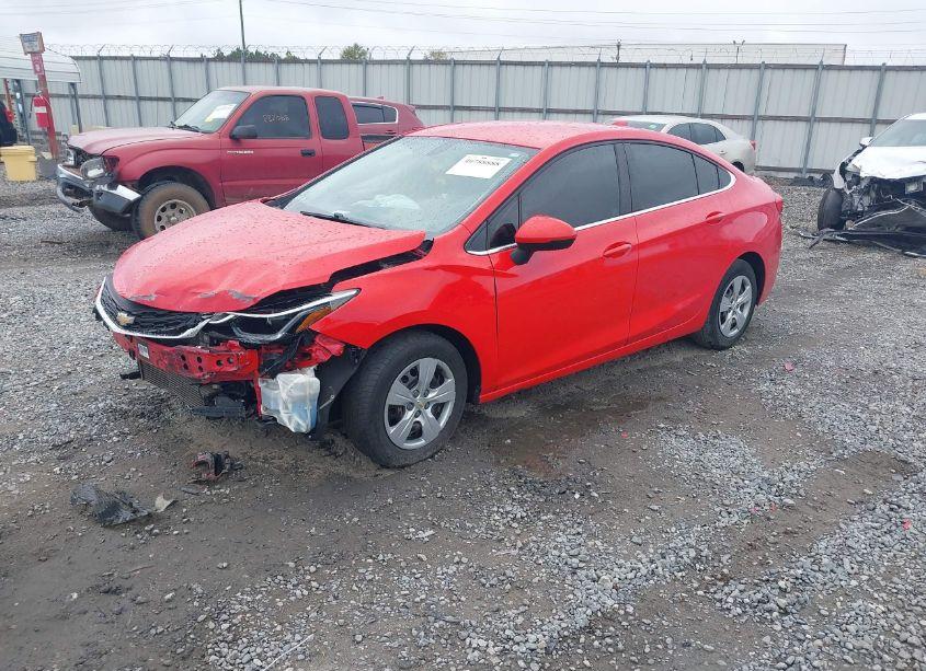 Photo 2 of 2018 Chevrolet Cruze LT AUTO (VIN 1G1BE5SM7J7166427)