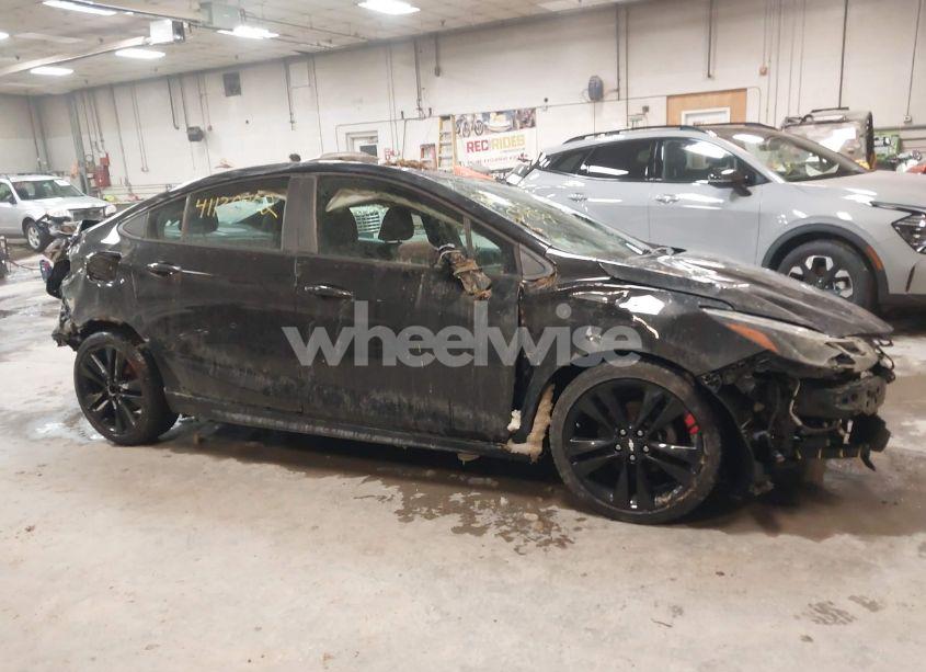 Photo 14 of 2018 Chevrolet Cruze LT AUTO (VIN 1G1BE5SM7J7167724)