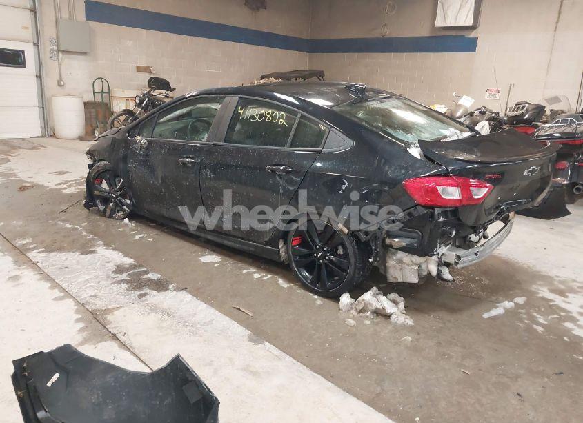 Photo 3 of 2018 Chevrolet Cruze LT AUTO (VIN 1G1BE5SM7J7167724)