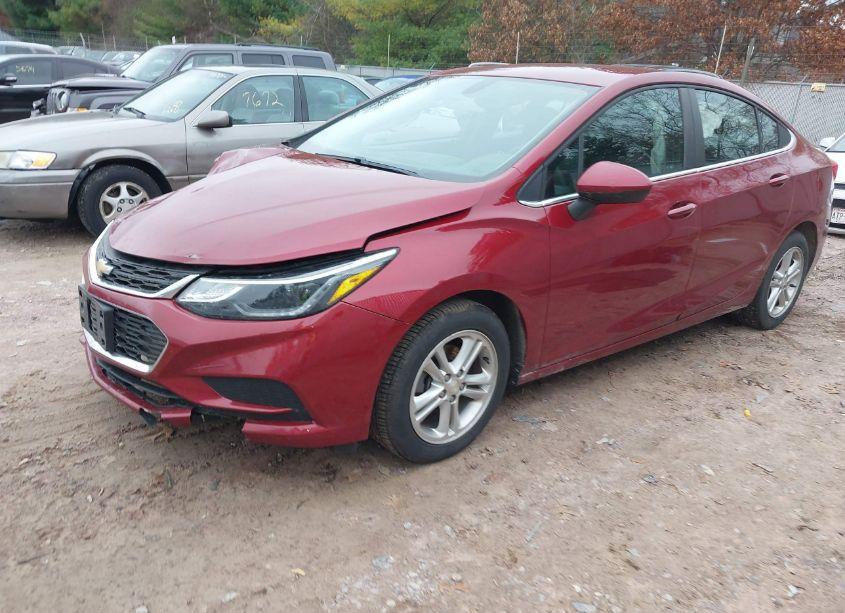 Photo 2 of 2018 Chevrolet Cruze LT AUTO (VIN 1G1BE5SM7J7175032)