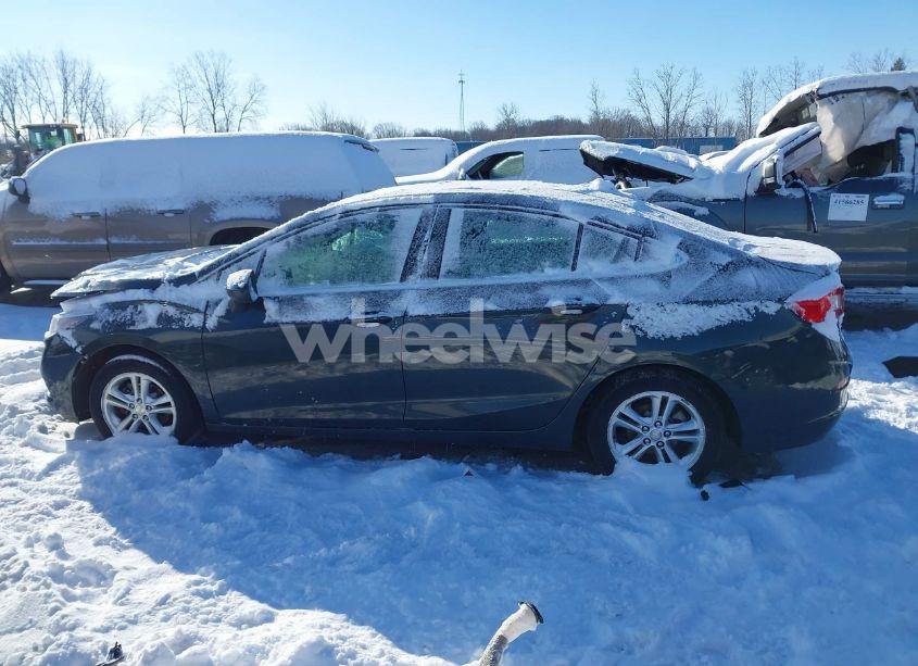 Photo 14 of 2018 Chevrolet Cruze LT AUTO (VIN 1G1BE5SM7J7186287)