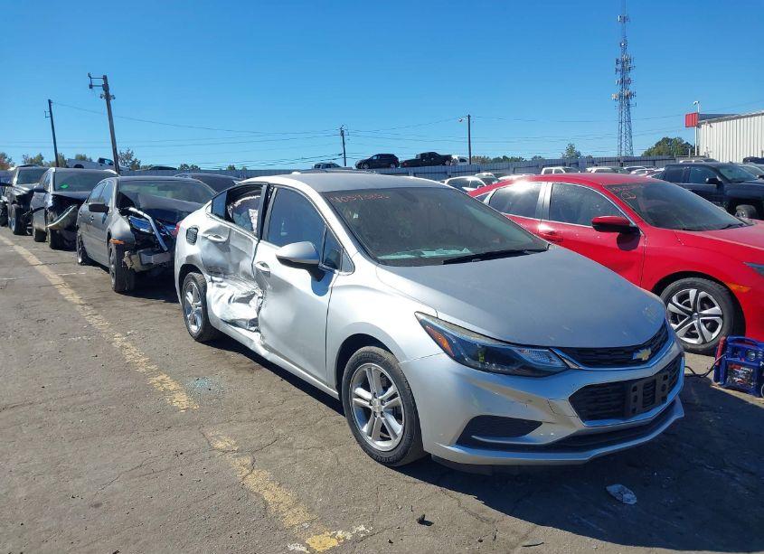 2018 Chevrolet Cruze LT AUTO (VIN 1G1BE5SM7J7197158) main photo