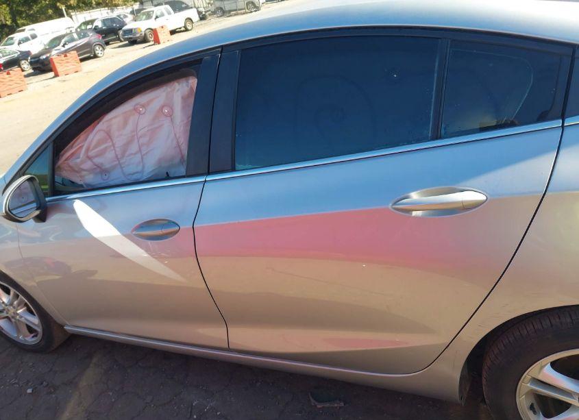 Photo 14 of 2018 Chevrolet Cruze LT AUTO (VIN 1G1BE5SM7J7197158)