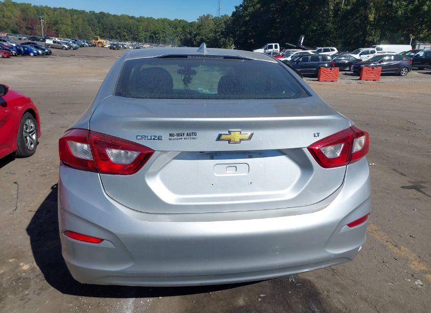 Photo 16 of 2018 Chevrolet Cruze LT AUTO (VIN 1G1BE5SM7J7197158)