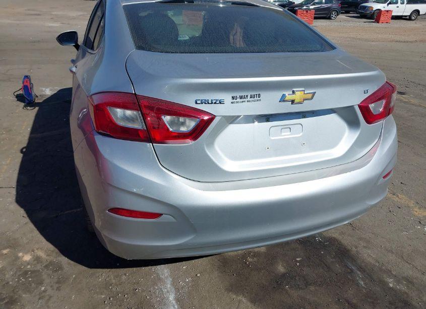 Photo 17 of 2018 Chevrolet Cruze LT AUTO (VIN 1G1BE5SM7J7197158)
