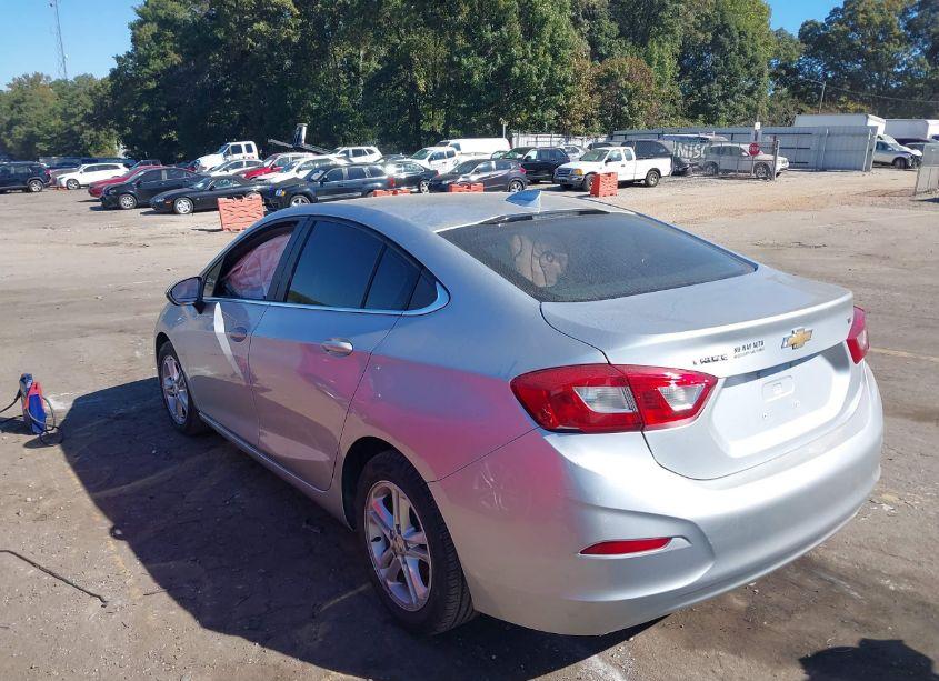 Photo 3 of 2018 Chevrolet Cruze LT AUTO (VIN 1G1BE5SM7J7197158)