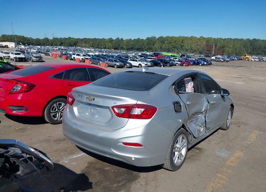 Photo 4 of 2018 Chevrolet Cruze LT AUTO (VIN 1G1BE5SM7J7197158)