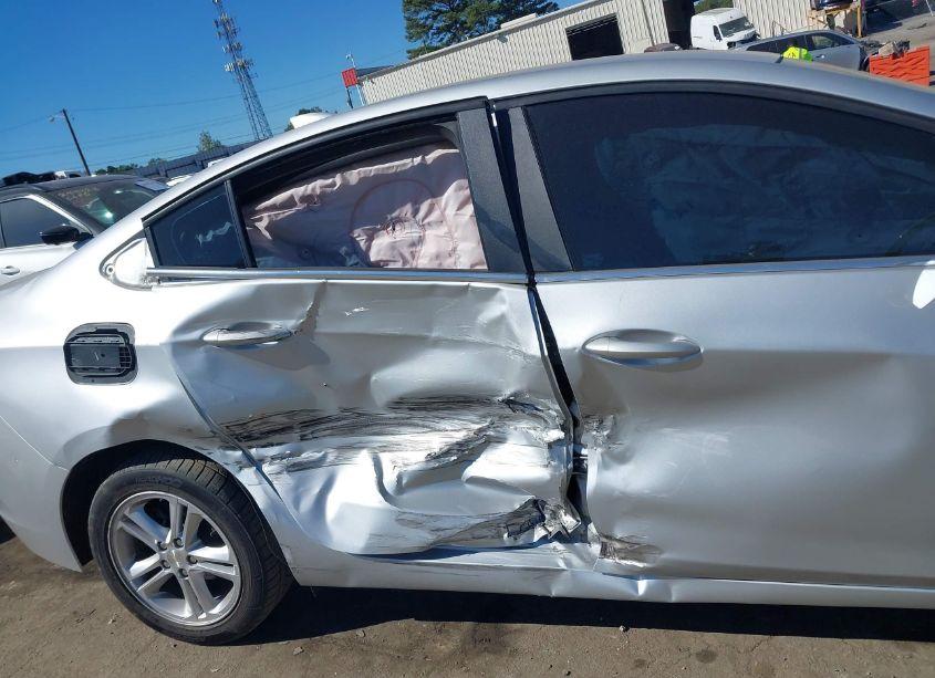 Photo 6 of 2018 Chevrolet Cruze LT AUTO (VIN 1G1BE5SM7J7197158)