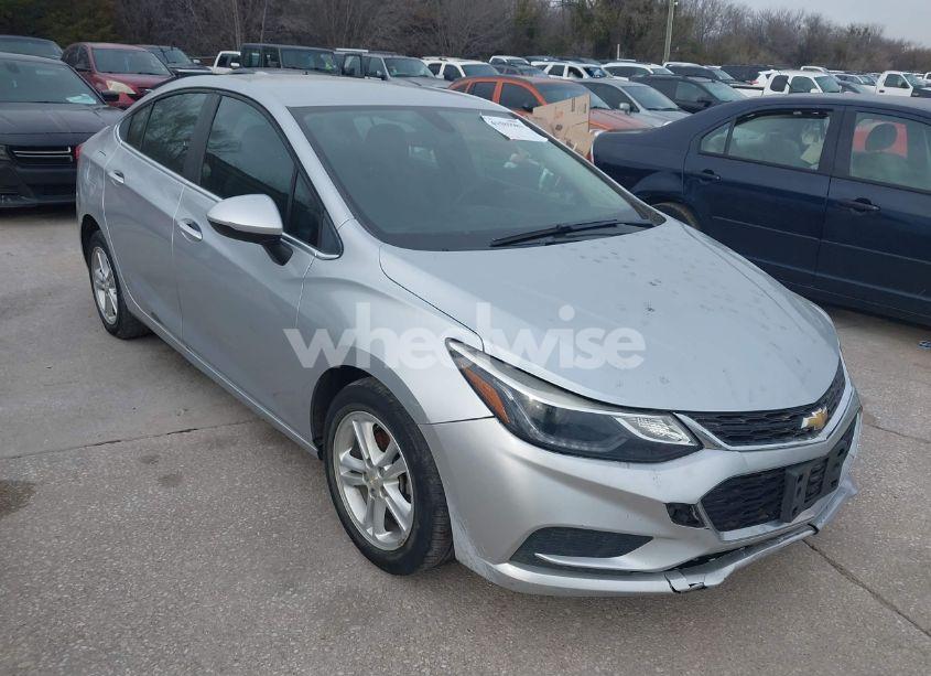 2018 Chevrolet Cruze LT AUTO (VIN 1G1BE5SM7J7199377) main photo
