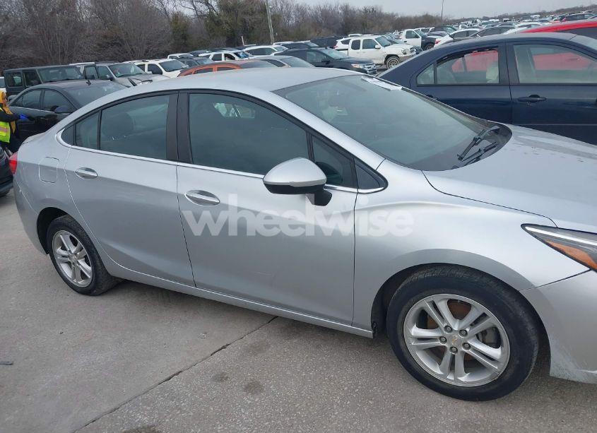 Photo 13 of 2018 Chevrolet Cruze LT AUTO (VIN 1G1BE5SM7J7199377)