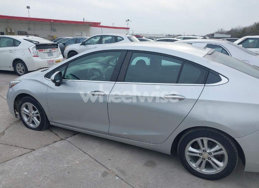 Photo 14 of 2018 Chevrolet Cruze LT AUTO (VIN 1G1BE5SM7J7199377)