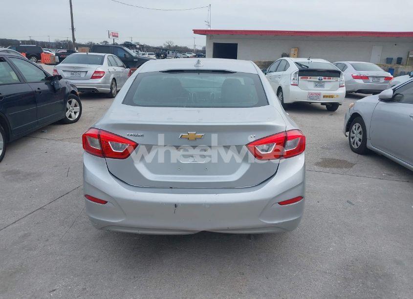 Photo 16 of 2018 Chevrolet Cruze LT AUTO (VIN 1G1BE5SM7J7199377)