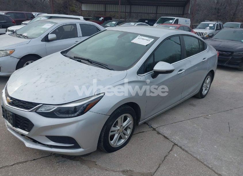 Photo 2 of 2018 Chevrolet Cruze LT AUTO (VIN 1G1BE5SM7J7199377)