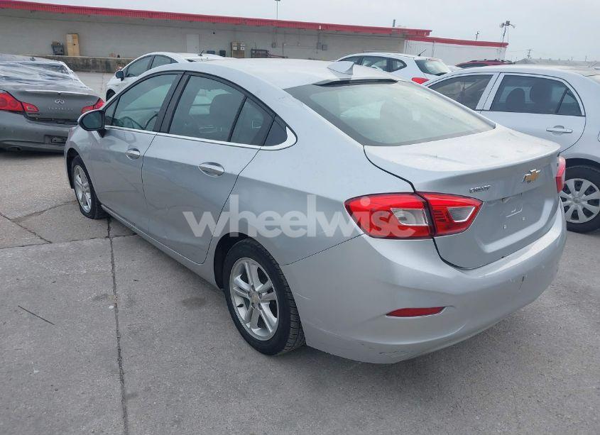 Photo 3 of 2018 Chevrolet Cruze LT AUTO (VIN 1G1BE5SM7J7199377)