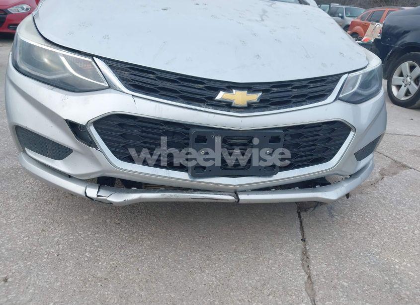 Photo 6 of 2018 Chevrolet Cruze LT AUTO (VIN 1G1BE5SM7J7199377)