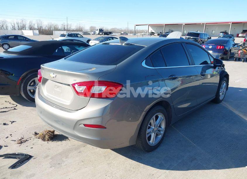 Photo 4 of 2018 Chevrolet Cruze LT AUTO (VIN 1G1BE5SM7J7238016)