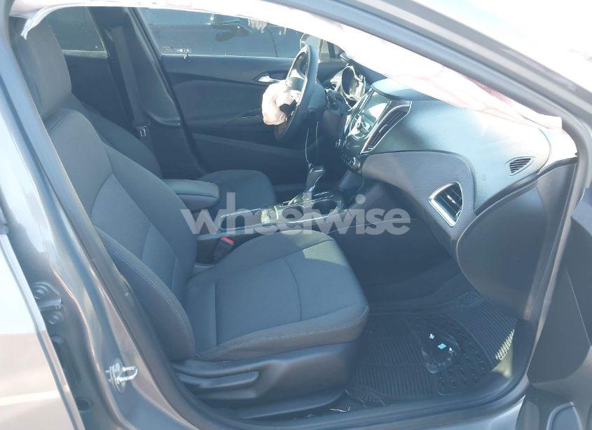 Photo 5 of 2018 Chevrolet Cruze LT AUTO (VIN 1G1BE5SM7J7238016)