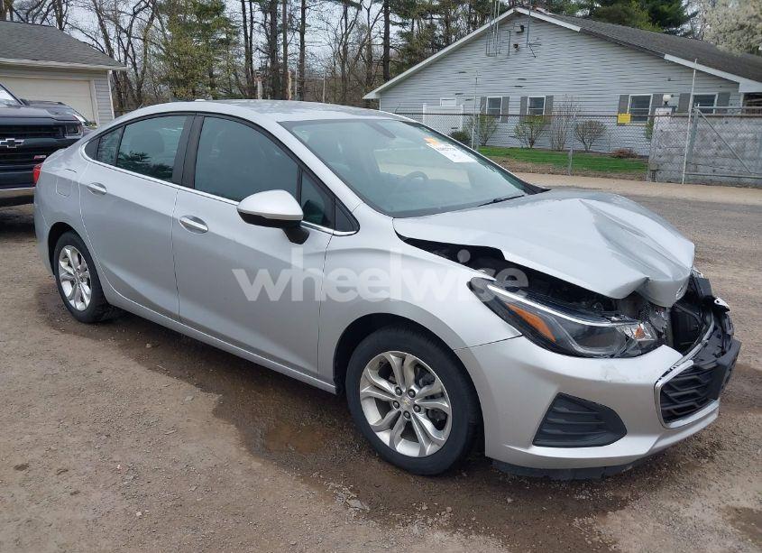2019 Chevrolet Cruze LT (VIN 1G1BE5SM7K7104382) main photo