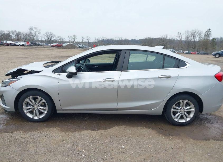 Photo 14 of 2019 Chevrolet Cruze LT (VIN 1G1BE5SM7K7104382)