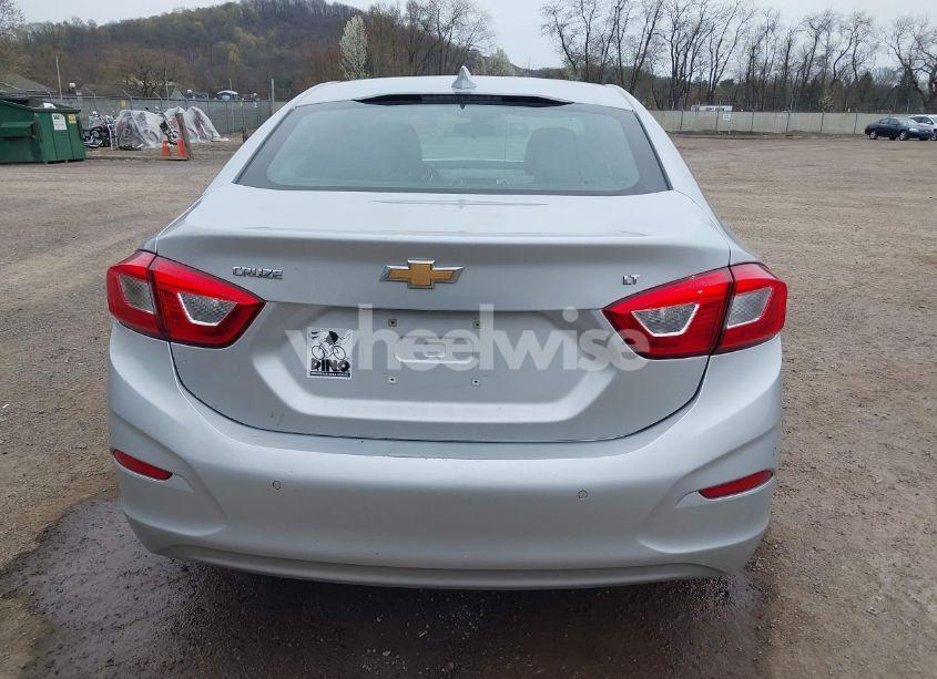 Photo 16 of 2019 Chevrolet Cruze LT (VIN 1G1BE5SM7K7104382)