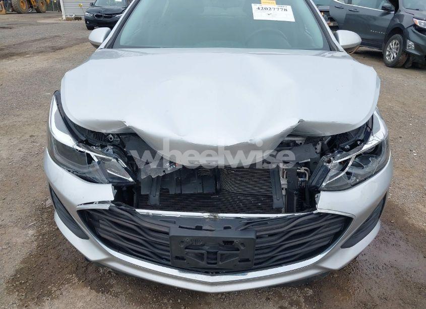Photo 6 of 2019 Chevrolet Cruze LT (VIN 1G1BE5SM7K7104382)