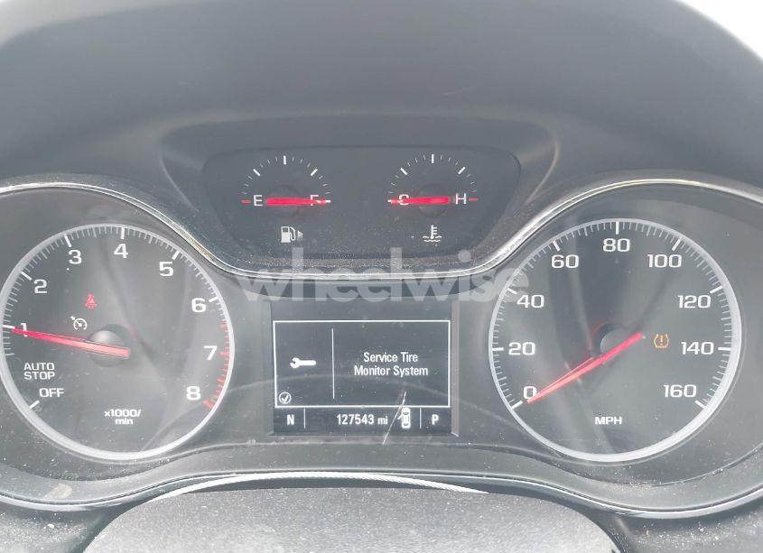 Photo 7 of 2019 Chevrolet Cruze LT (VIN 1G1BE5SM7K7104382)