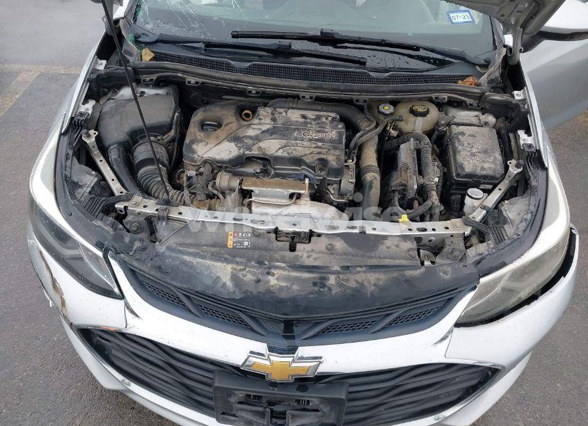 Photo 10 of 2019 Chevrolet Cruze LT (VIN 1G1BE5SM7K7114636)
