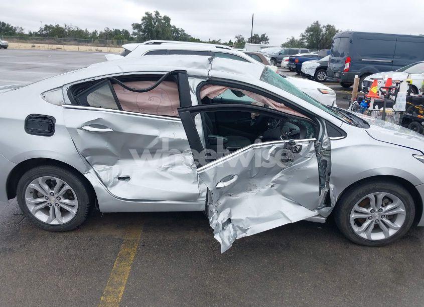 Photo 13 of 2019 Chevrolet Cruze LT (VIN 1G1BE5SM7K7114636)