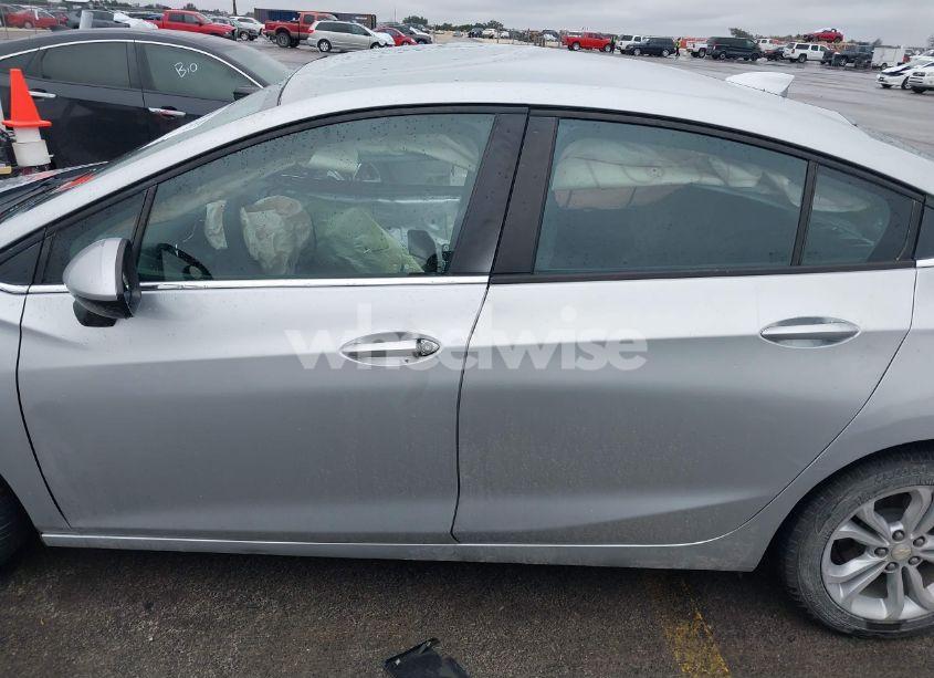 Photo 14 of 2019 Chevrolet Cruze LT (VIN 1G1BE5SM7K7114636)