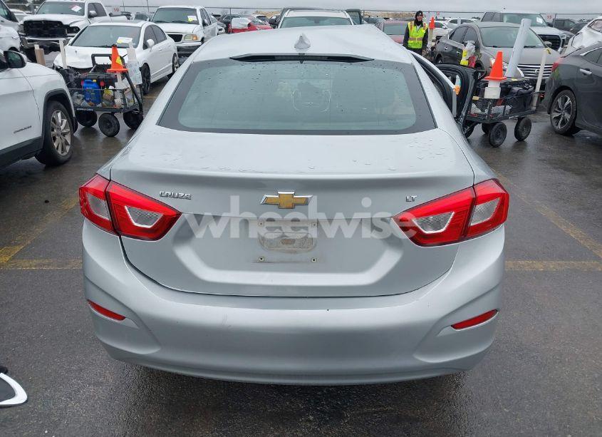 Photo 16 of 2019 Chevrolet Cruze LT (VIN 1G1BE5SM7K7114636)