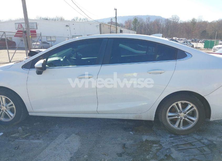 Photo 14 of 2017 Chevrolet Cruze LT AUTO (VIN 1G1BE5SM8H7100172)