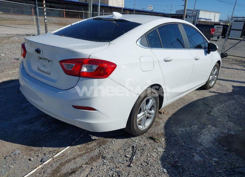 Photo 4 of 2017 Chevrolet Cruze LT AUTO (VIN 1G1BE5SM8H7100172)