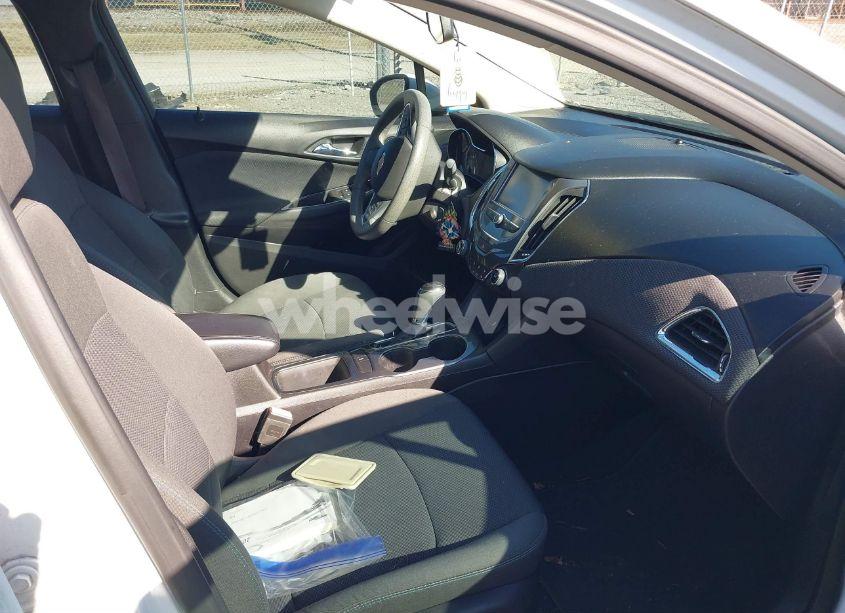 Photo 5 of 2017 Chevrolet Cruze LT AUTO (VIN 1G1BE5SM8H7100172)