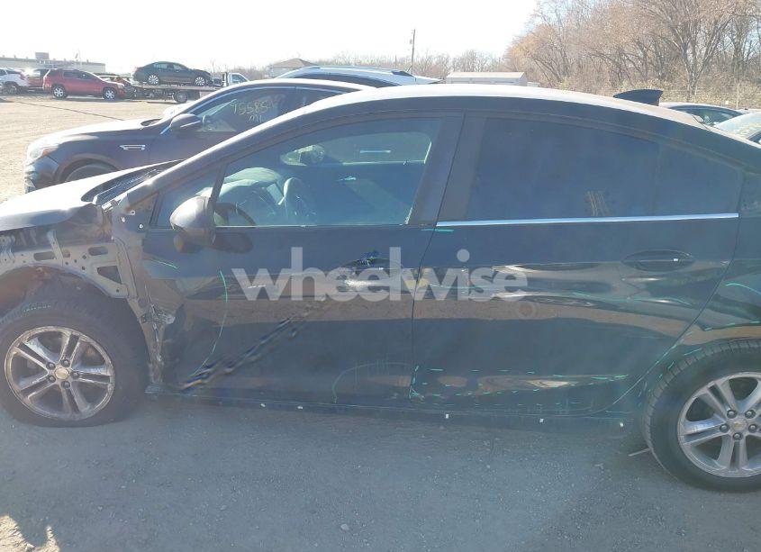 Photo 15 of 2017 Chevrolet Cruze LT AUTO (VIN 1G1BE5SM8H7112841)